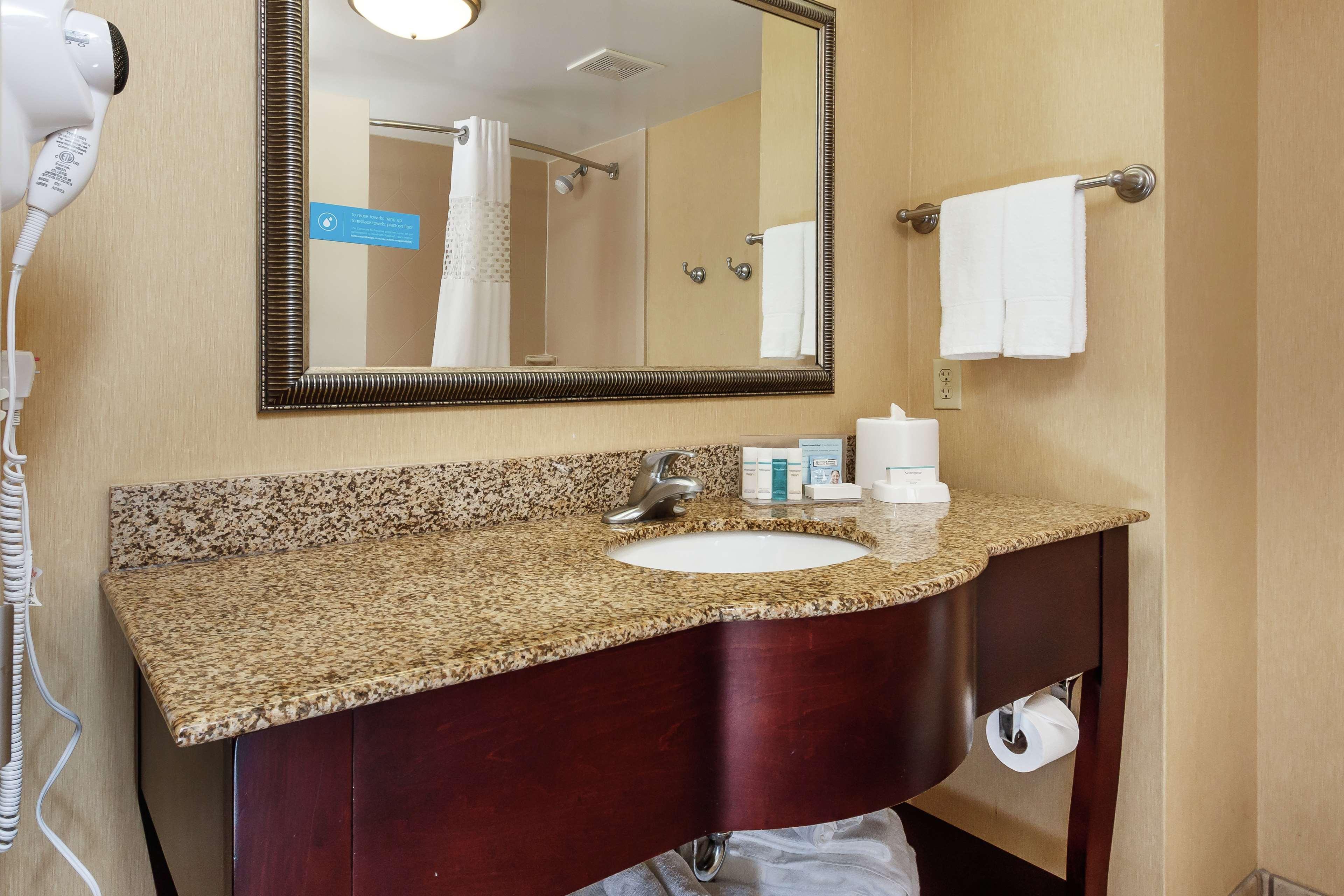 Hampton Inn & Suites Navarre Exterior photo