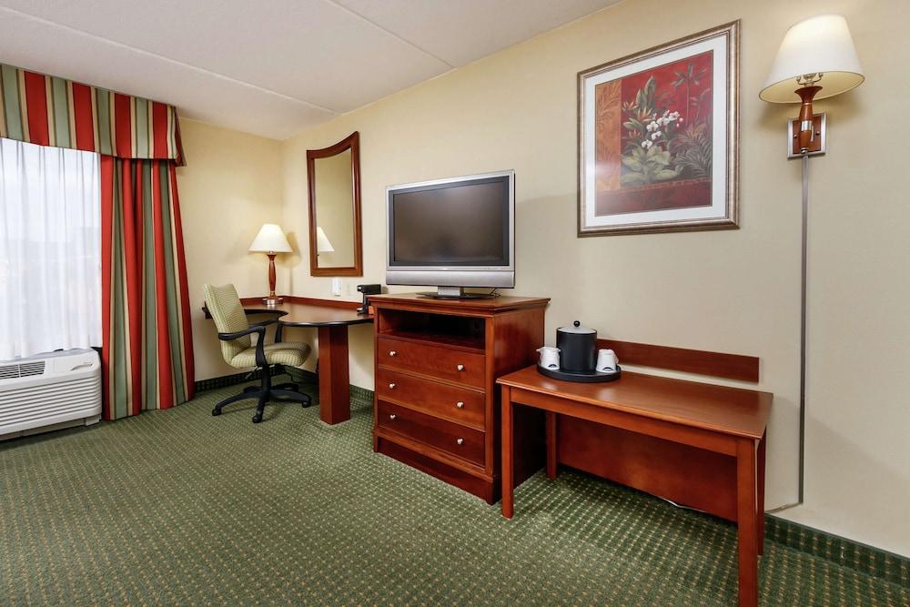 Hampton Inn & Suites Navarre Exterior photo