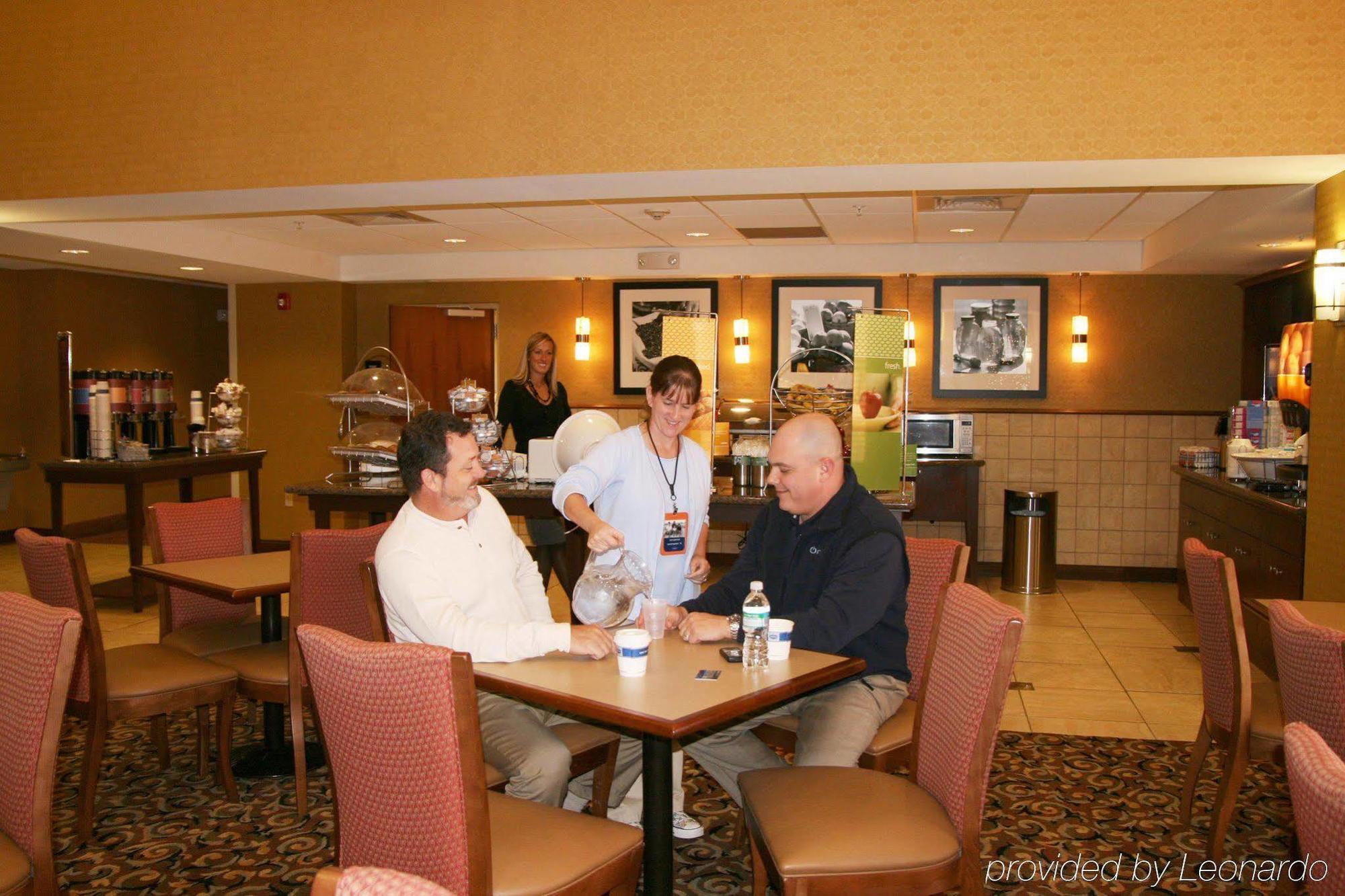 Hampton Inn & Suites Navarre Restaurant photo