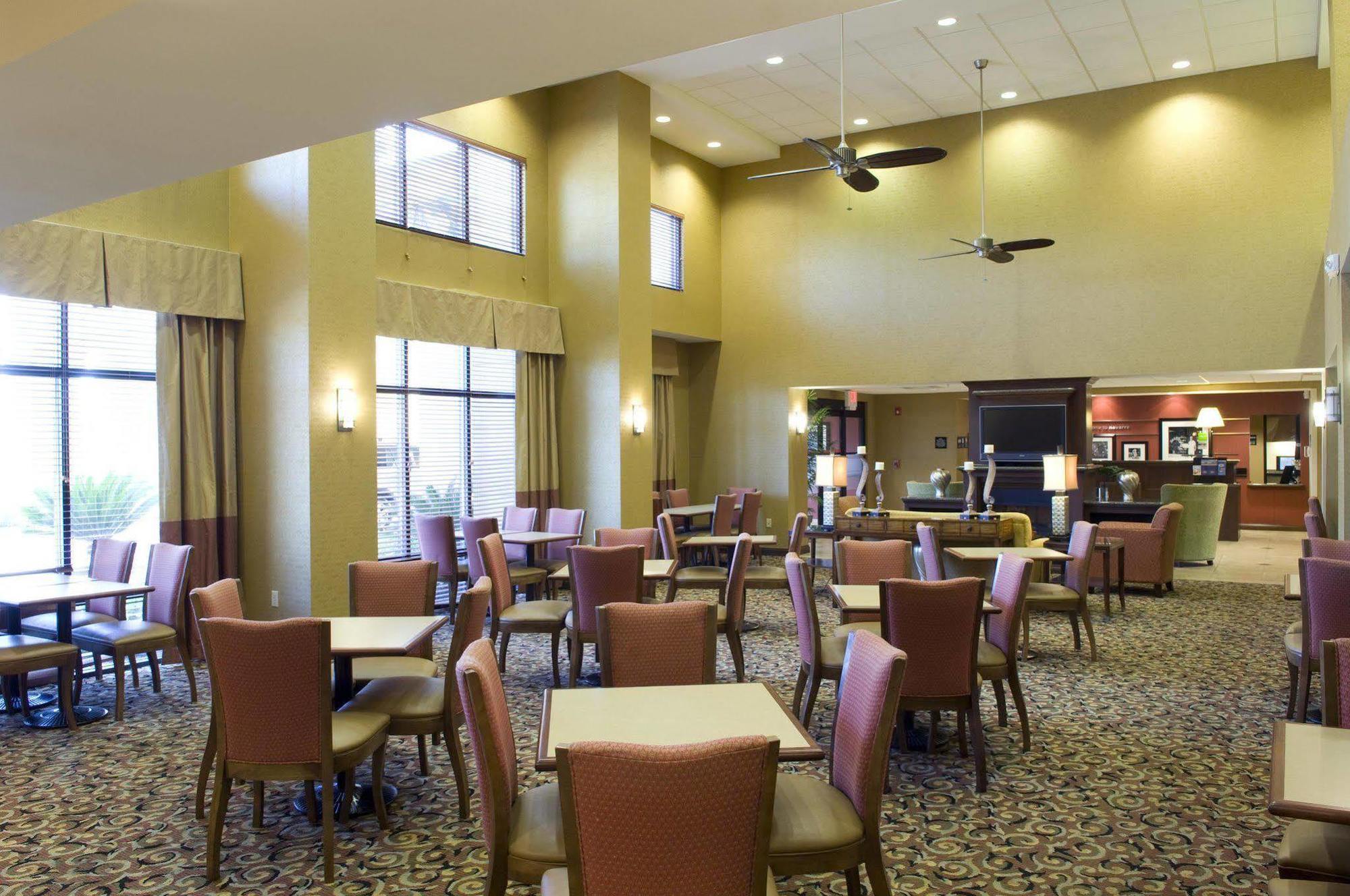 Hampton Inn & Suites Navarre Exterior photo