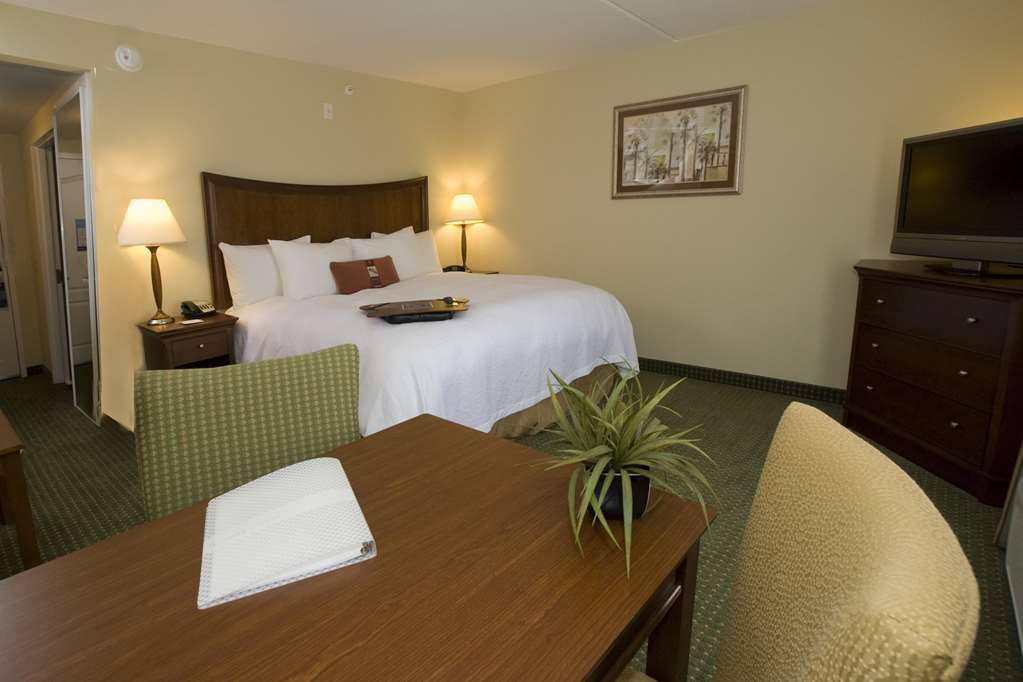 Hampton Inn & Suites Navarre Room photo